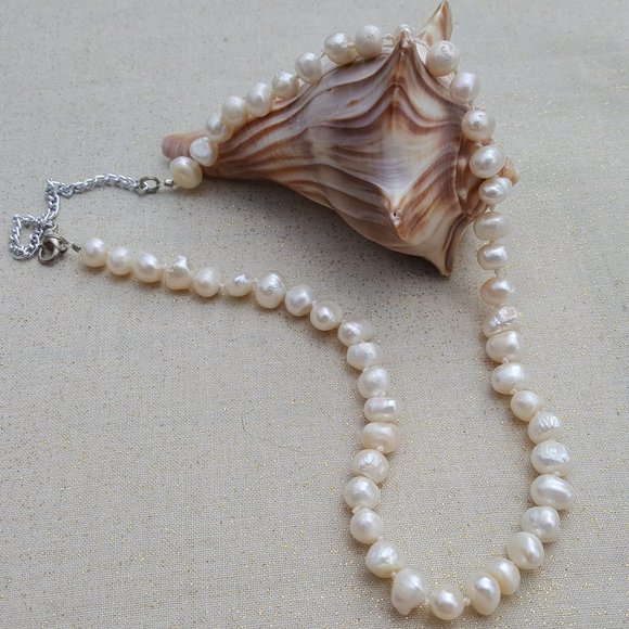Jewelry - Simple pearl necklace baroque silk stranded